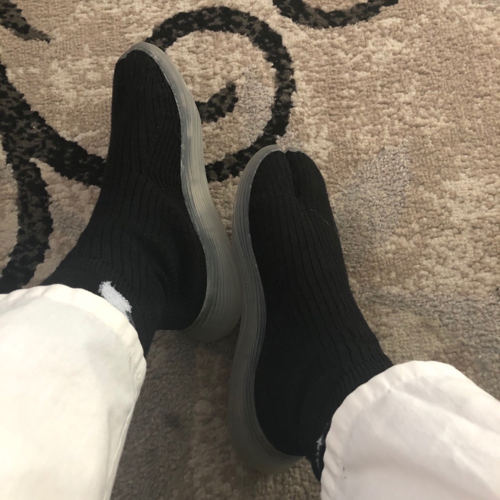 Tabi shoes